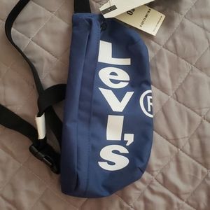 LEVI’S® LOGO SLING

Blue